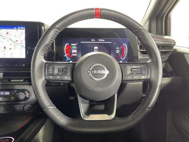 オーラ ニスモ 純正9型ナビ プロパイロット 全方位 インテリジェントルームミラー ハンドル支援 シートヒーター ワイヤレス充電 電動サイドブレーキ オートホールド BSM クリアランスソナー 純正フロアマット(8枚目)