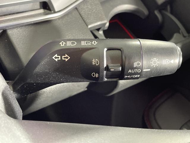 オーラ ニスモ 純正9型ナビ プロパイロット 全方位 インテリジェントルームミラー ハンドル支援 シートヒーター ワイヤレス充電 電動サイドブレーキ オートホールド BSM クリアランスソナー 純正フロアマット(12枚目)