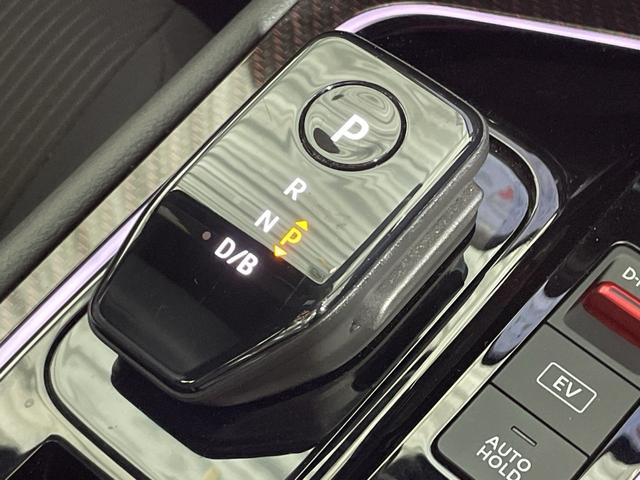 オーラ ニスモ 純正9型ナビ プロパイロット 全方位 インテリジェントルームミラー ハンドル支援 シートヒーター ワイヤレス充電 電動サイドブレーキ オートホールド BSM クリアランスソナー 純正フロアマット(14枚目)