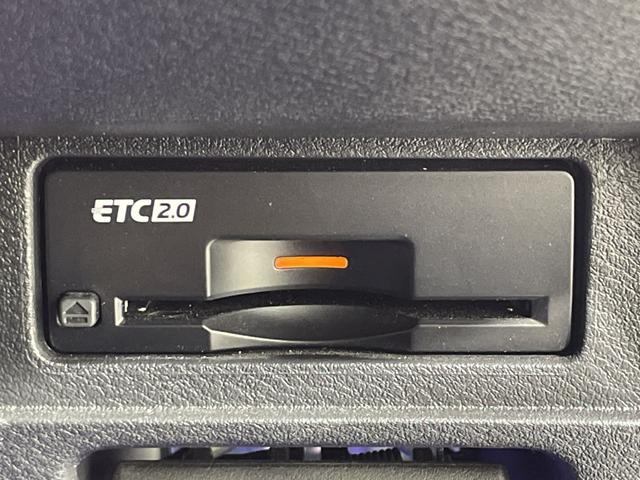 オーラ ニスモ 純正9型ナビ プロパイロット 全方位 インテリジェントルームミラー ハンドル支援 シートヒーター ワイヤレス充電 電動サイドブレーキ オートホールド BSM クリアランスソナー 純正フロアマット(15枚目)