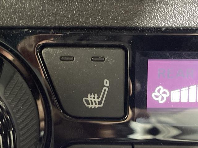 オーラ ニスモ 純正9型ナビ プロパイロット 全方位 インテリジェントルームミラー ハンドル支援 シートヒーター ワイヤレス充電 電動サイドブレーキ オートホールド BSM クリアランスソナー 純正フロアマット(21枚目)