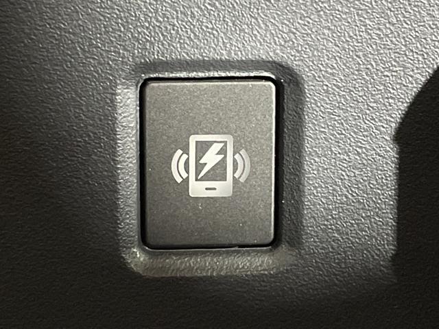 オーラ ニスモ 純正9型ナビ プロパイロット 全方位 インテリジェントルームミラー ハンドル支援 シートヒーター ワイヤレス充電 電動サイドブレーキ オートホールド BSM クリアランスソナー 純正フロアマット(24枚目)