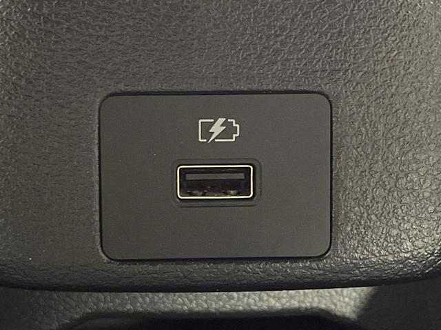 オーラ ニスモ 純正9型ナビ プロパイロット 全方位 インテリジェントルームミラー ハンドル支援 シートヒーター ワイヤレス充電 電動サイドブレーキ オートホールド BSM クリアランスソナー 純正フロアマット(28枚目)