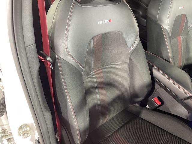 オーラ ニスモ 純正9型ナビ プロパイロット 全方位 インテリジェントルームミラー ハンドル支援 シートヒーター ワイヤレス充電 電動サイドブレーキ オートホールド BSM クリアランスソナー 純正フロアマット(32枚目)