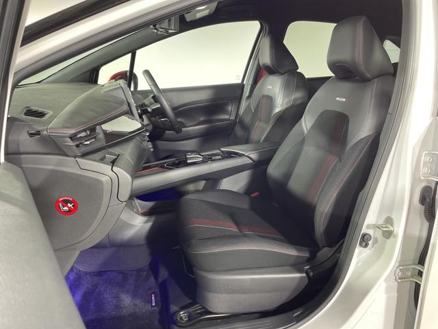 オーラ ニスモ 純正9型ナビ プロパイロット 全方位 インテリジェントルームミラー ハンドル支援 シートヒーター ワイヤレス充電 電動サイドブレーキ オートホールド BSM クリアランスソナー 純正フロアマット(35枚目)