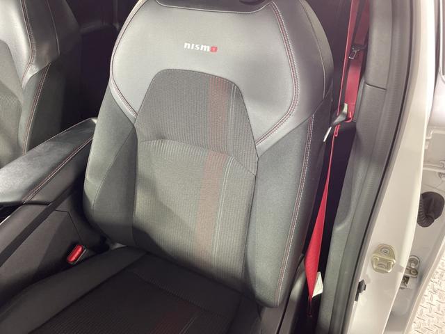 オーラ ニスモ 純正9型ナビ プロパイロット 全方位 インテリジェントルームミラー ハンドル支援 シートヒーター ワイヤレス充電 電動サイドブレーキ オートホールド BSM クリアランスソナー 純正フロアマット(37枚目)