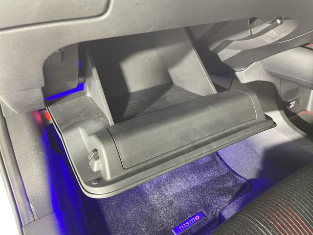 オーラ ニスモ 純正9型ナビ プロパイロット 全方位 インテリジェントルームミラー ハンドル支援 シートヒーター ワイヤレス充電 電動サイドブレーキ オートホールド BSM クリアランスソナー 純正フロアマット(39枚目)