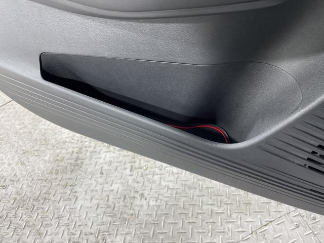 オーラ ニスモ 純正9型ナビ プロパイロット 全方位 インテリジェントルームミラー ハンドル支援 シートヒーター ワイヤレス充電 電動サイドブレーキ オートホールド BSM クリアランスソナー 純正フロアマット(51枚目)