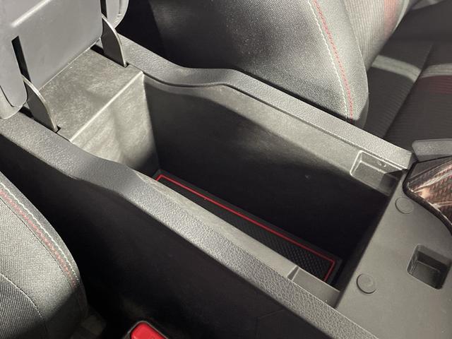 オーラ ニスモ 純正9型ナビ プロパイロット 全方位 インテリジェントルームミラー ハンドル支援 シートヒーター ワイヤレス充電 電動サイドブレーキ オートホールド BSM クリアランスソナー 純正フロアマット(53枚目)