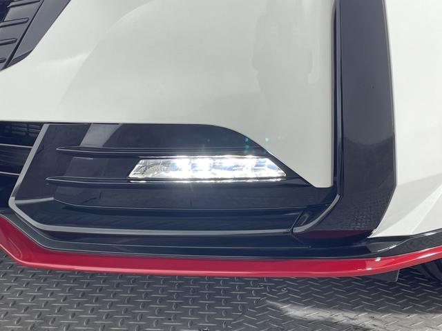 オーラ ニスモ 純正9型ナビ プロパイロット 全方位 インテリジェントルームミラー ハンドル支援 シートヒーター ワイヤレス充電 電動サイドブレーキ オートホールド BSM クリアランスソナー 純正フロアマット(69枚目)