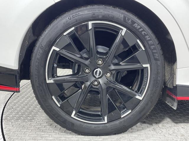 オーラ ニスモ 純正9型ナビ プロパイロット 全方位 インテリジェントルームミラー ハンドル支援 シートヒーター ワイヤレス充電 電動サイドブレーキ オートホールド BSM クリアランスソナー 純正フロアマット(70枚目)