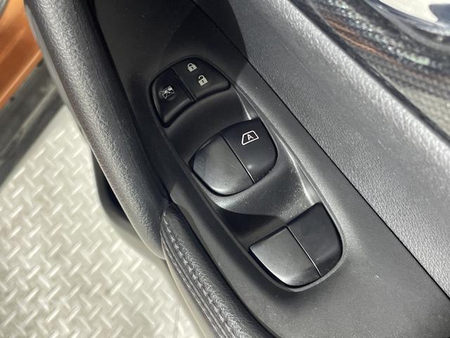 エクストレイル ２０Ｘｔｔ　エマージェンシーブレーキパッケージ　純正ナビ　アラウンドビューＭ　ＡＥＢ　ＬＤＷ　クルコン　ＩＰＡ　ＰＢＤ　ＬＥＤ　革巻ステアリング　前席シートヒーター　インテリキー　プッシュスタート　前後ソナー　ルーフレール　ＥＴＣ　アイドリングＳ（50枚目）