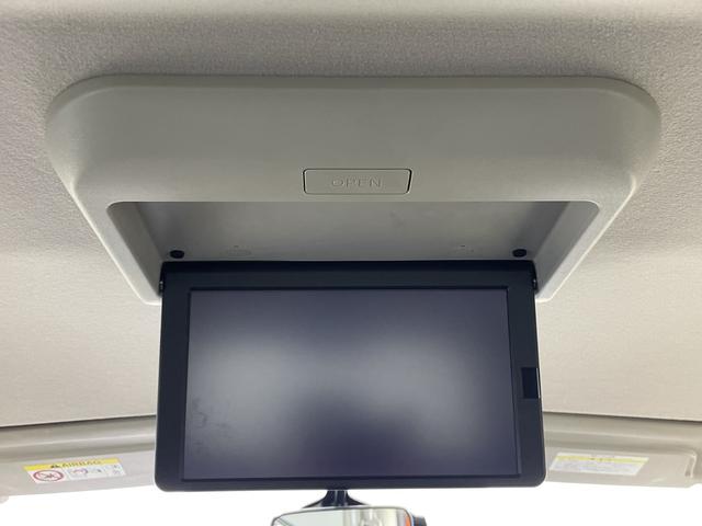 セレナ e-パワー ハイウェイスターV プロパイロット 純正10型ナビ 純正フリップダウンモニター 撥水シート パーキングアシスト スペアキー BSM 両側電動スライドドア 電動サイドブレーキ オートブレーキホールド LED フォグ マット(4枚目)