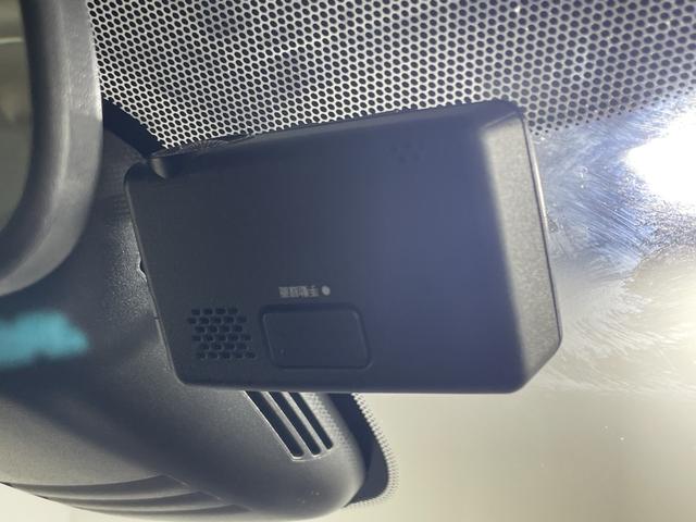 セレナ e-パワー ハイウェイスターV プロパイロット 純正10型ナビ 純正フリップダウンモニター 撥水シート パーキングアシスト スペアキー BSM 両側電動スライドドア 電動サイドブレーキ オートブレーキホールド LED フォグ マット(5枚目)