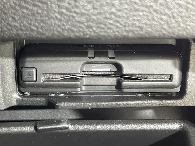 セレナ e-パワー ハイウェイスターV プロパイロット 純正10型ナビ 純正フリップダウンモニター 撥水シート パーキングアシスト スペアキー BSM 両側電動スライドドア 電動サイドブレーキ オートブレーキホールド LED フォグ マット(6枚目)