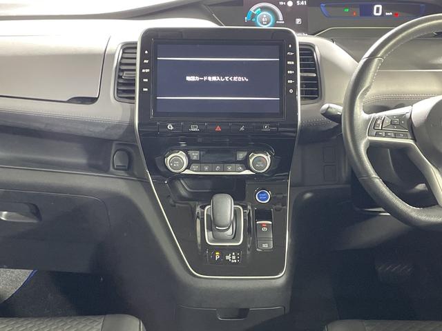 セレナ e-パワー ハイウェイスターV プロパイロット 純正10型ナビ 純正フリップダウンモニター 撥水シート パーキングアシスト スペアキー BSM 両側電動スライドドア 電動サイドブレーキ オートブレーキホールド LED フォグ マット(7枚目)