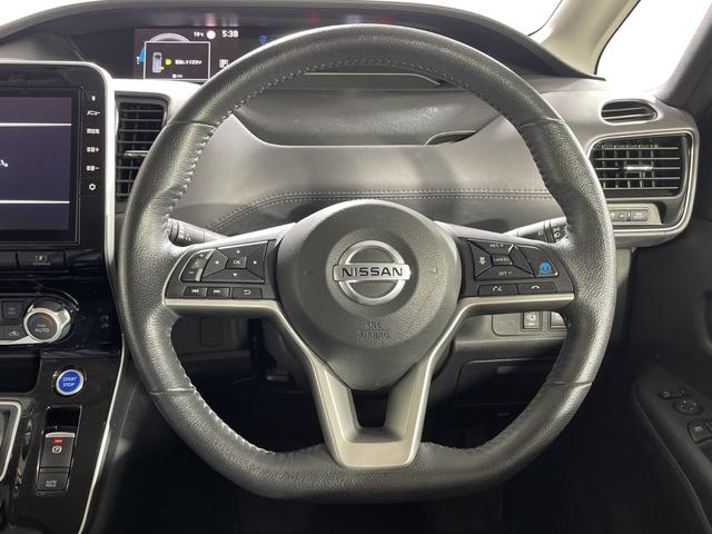 セレナ e-パワー ハイウェイスターV プロパイロット 純正10型ナビ 純正フリップダウンモニター 撥水シート パーキングアシスト スペアキー BSM 両側電動スライドドア 電動サイドブレーキ オートブレーキホールド LED フォグ マット(8枚目)