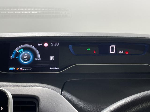 セレナ e-パワー ハイウェイスターV プロパイロット 純正10型ナビ 純正フリップダウンモニター 撥水シート パーキングアシスト スペアキー BSM 両側電動スライドドア 電動サイドブレーキ オートブレーキホールド LED フォグ マット(9枚目)