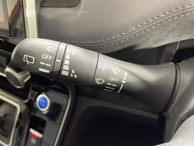 セレナ e-パワー ハイウェイスターV プロパイロット 純正10型ナビ 純正フリップダウンモニター 撥水シート パーキングアシスト スペアキー BSM 両側電動スライドドア 電動サイドブレーキ オートブレーキホールド LED フォグ マット(11枚目)