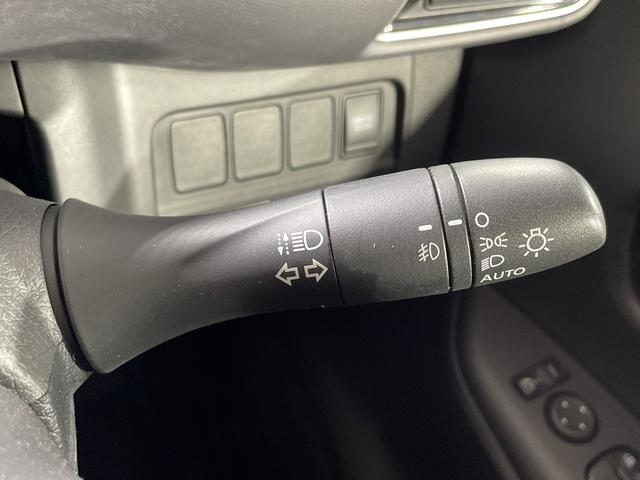 セレナ e-パワー ハイウェイスターV プロパイロット 純正10型ナビ 純正フリップダウンモニター 撥水シート パーキングアシスト スペアキー BSM 両側電動スライドドア 電動サイドブレーキ オートブレーキホールド LED フォグ マット(12枚目)