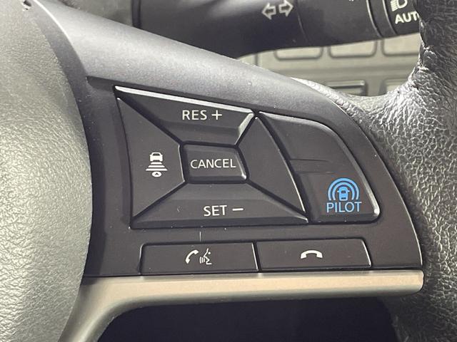 セレナ e-パワー ハイウェイスターV プロパイロット 純正10型ナビ 純正フリップダウンモニター 撥水シート パーキングアシスト スペアキー BSM 両側電動スライドドア 電動サイドブレーキ オートブレーキホールド LED フォグ マット(14枚目)