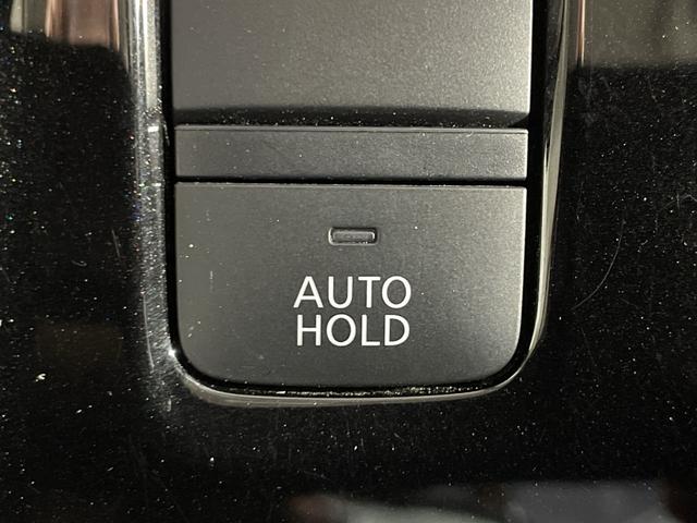 セレナ e-パワー ハイウェイスターV プロパイロット 純正10型ナビ 純正フリップダウンモニター 撥水シート パーキングアシスト スペアキー BSM 両側電動スライドドア 電動サイドブレーキ オートブレーキホールド LED フォグ マット(17枚目)