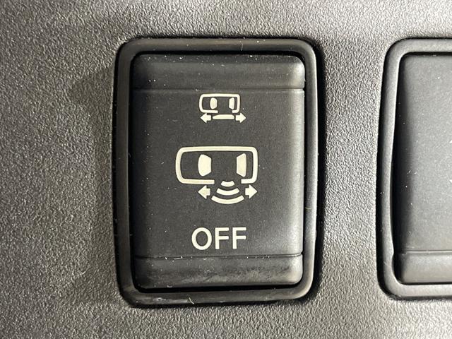 セレナ e-パワー ハイウェイスターV プロパイロット 純正10型ナビ 純正フリップダウンモニター 撥水シート パーキングアシスト スペアキー BSM 両側電動スライドドア 電動サイドブレーキ オートブレーキホールド LED フォグ マット(18枚目)