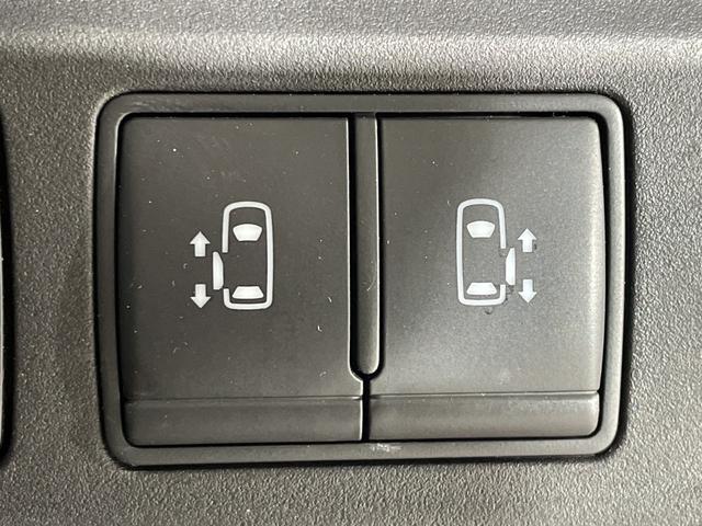 セレナ e-パワー ハイウェイスターV プロパイロット 純正10型ナビ 純正フリップダウンモニター 撥水シート パーキングアシスト スペアキー BSM 両側電動スライドドア 電動サイドブレーキ オートブレーキホールド LED フォグ マット(19枚目)