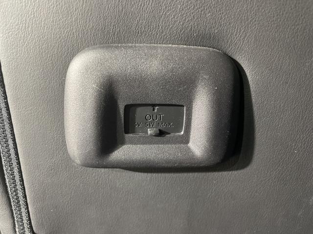 セレナ e-パワー ハイウェイスターV プロパイロット 純正10型ナビ 純正フリップダウンモニター 撥水シート パーキングアシスト スペアキー BSM 両側電動スライドドア 電動サイドブレーキ オートブレーキホールド LED フォグ マット(27枚目)