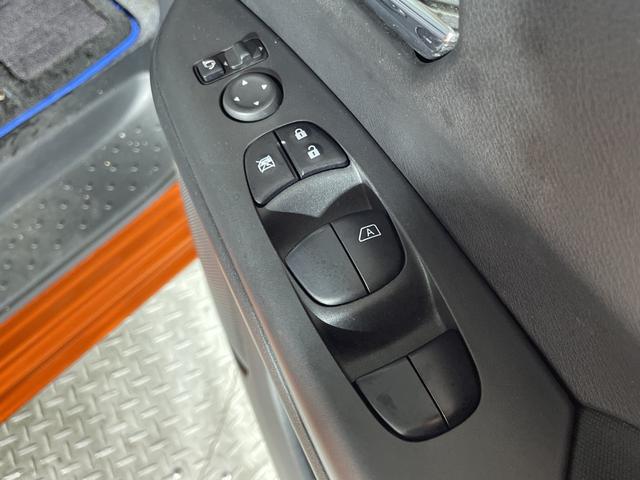 セレナ e-パワー ハイウェイスターV プロパイロット 純正10型ナビ 純正フリップダウンモニター 撥水シート パーキングアシスト スペアキー BSM 両側電動スライドドア 電動サイドブレーキ オートブレーキホールド LED フォグ マット(29枚目)