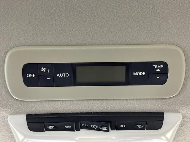 セレナ e-パワー ハイウェイスターV プロパイロット 純正10型ナビ 純正フリップダウンモニター 撥水シート パーキングアシスト スペアキー BSM 両側電動スライドドア 電動サイドブレーキ オートブレーキホールド LED フォグ マット(31枚目)