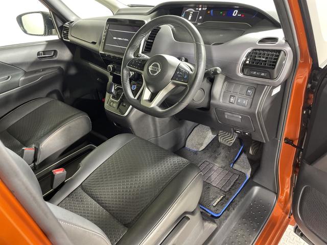 セレナ e-パワー ハイウェイスターV プロパイロット 純正10型ナビ 純正フリップダウンモニター 撥水シート パーキングアシスト スペアキー BSM 両側電動スライドドア 電動サイドブレーキ オートブレーキホールド LED フォグ マット(43枚目)