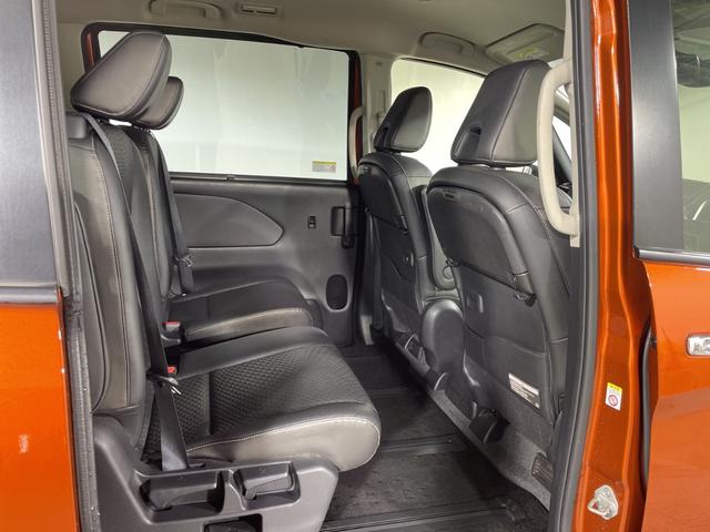 セレナ e-パワー ハイウェイスターV プロパイロット 純正10型ナビ 純正フリップダウンモニター 撥水シート パーキングアシスト スペアキー BSM 両側電動スライドドア 電動サイドブレーキ オートブレーキホールド LED フォグ マット(54枚目)