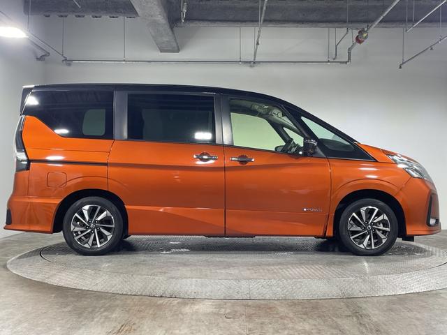 セレナ e-パワー ハイウェイスターV プロパイロット 純正10型ナビ 純正フリップダウンモニター 撥水シート パーキングアシスト スペアキー BSM 両側電動スライドドア 電動サイドブレーキ オートブレーキホールド LED フォグ マット(62枚目)