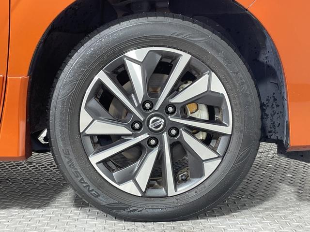 セレナ e-パワー ハイウェイスターV プロパイロット 純正10型ナビ 純正フリップダウンモニター 撥水シート パーキングアシスト スペアキー BSM 両側電動スライドドア 電動サイドブレーキ オートブレーキホールド LED フォグ マット(76枚目)