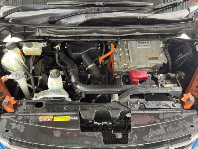 セレナ e-パワー ハイウェイスターV プロパイロット 純正10型ナビ 純正フリップダウンモニター 撥水シート パーキングアシスト スペアキー BSM 両側電動スライドドア 電動サイドブレーキ オートブレーキホールド LED フォグ マット(78枚目)