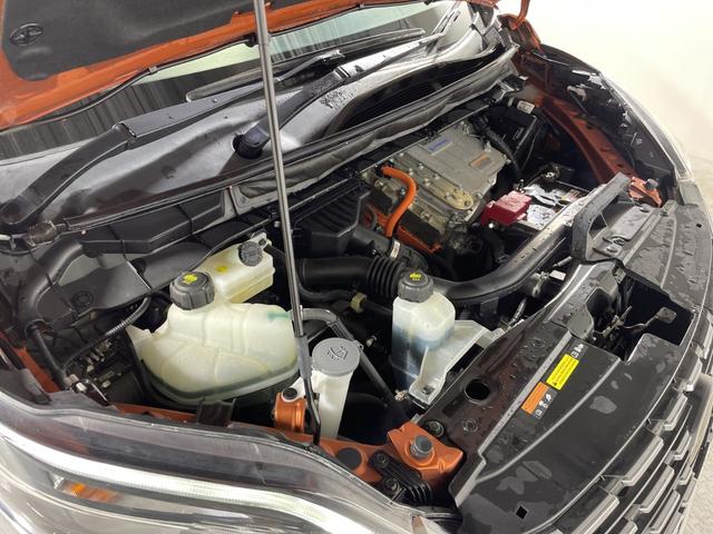 セレナ e-パワー ハイウェイスターV プロパイロット 純正10型ナビ 純正フリップダウンモニター 撥水シート パーキングアシスト スペアキー BSM 両側電動スライドドア 電動サイドブレーキ オートブレーキホールド LED フォグ マット(79枚目)