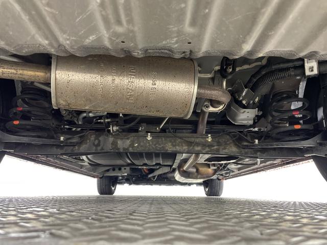 セレナ e-パワー ハイウェイスターV プロパイロット 純正10型ナビ 純正フリップダウンモニター 撥水シート パーキングアシスト スペアキー BSM 両側電動スライドドア 電動サイドブレーキ オートブレーキホールド LED フォグ マット(80枚目)