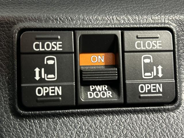 シエンタ Ｇ　クエロ　トヨタセーフティセンス　純正ナビ　パノラミックビューモニター　両側電動スライドドア　ハーフレザーシート　ＥＴＣ　革巻きステアリング　コーナーセンサー　アイドリングストップ機能　ＬＥＤ　フォグ　マット（4枚目）