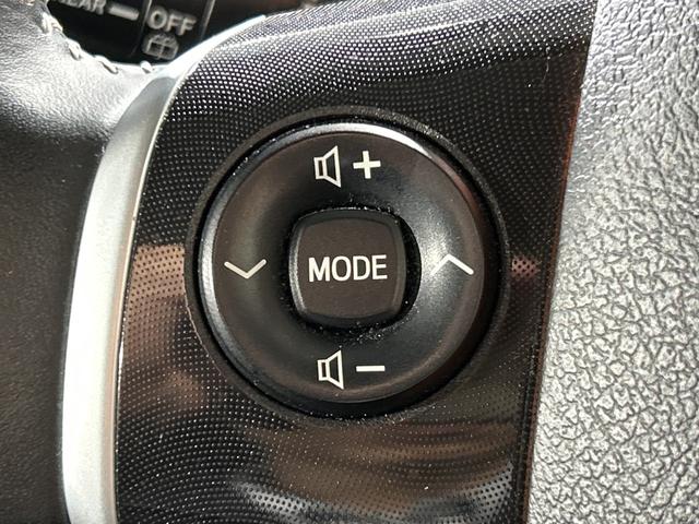 シエンタ Ｇ　クエロ　トヨタセーフティセンス　純正ナビ　パノラミックビューモニター　両側電動スライドドア　ハーフレザーシート　ＥＴＣ　革巻きステアリング　コーナーセンサー　アイドリングストップ機能　ＬＥＤ　フォグ　マット（26枚目）