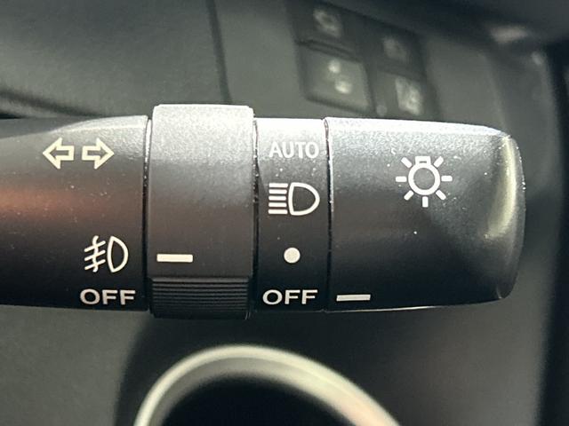 シエンタ Ｇ　クエロ　トヨタセーフティセンス　純正ナビ　パノラミックビューモニター　両側電動スライドドア　ハーフレザーシート　ＥＴＣ　革巻きステアリング　コーナーセンサー　アイドリングストップ機能　ＬＥＤ　フォグ　マット（29枚目）