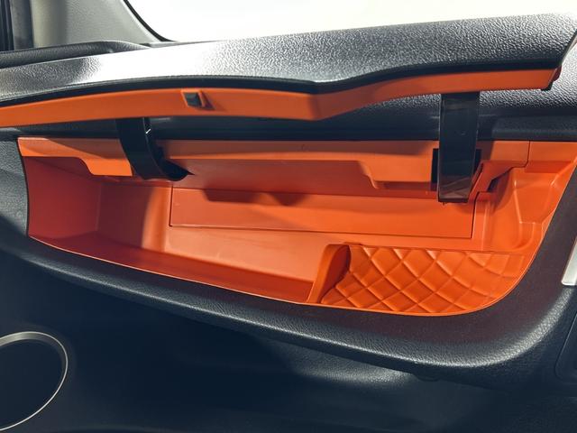 シエンタ Ｇ　クエロ　トヨタセーフティセンス　純正ナビ　パノラミックビューモニター　両側電動スライドドア　ハーフレザーシート　ＥＴＣ　革巻きステアリング　コーナーセンサー　アイドリングストップ機能　ＬＥＤ　フォグ　マット（38枚目）