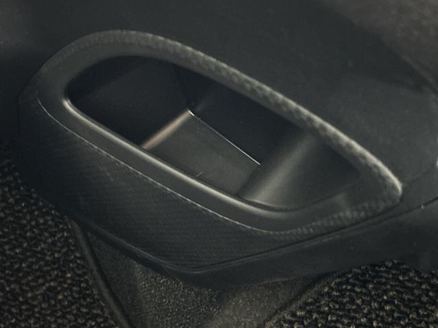シエンタ Ｇ　クエロ　トヨタセーフティセンス　純正ナビ　パノラミックビューモニター　両側電動スライドドア　ハーフレザーシート　ＥＴＣ　革巻きステアリング　コーナーセンサー　アイドリングストップ機能　ＬＥＤ　フォグ　マット（42枚目）