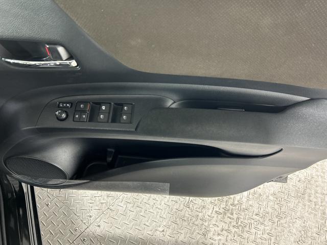 シエンタ Ｇ　クエロ　トヨタセーフティセンス　純正ナビ　パノラミックビューモニター　両側電動スライドドア　ハーフレザーシート　ＥＴＣ　革巻きステアリング　コーナーセンサー　アイドリングストップ機能　ＬＥＤ　フォグ　マット（50枚目）