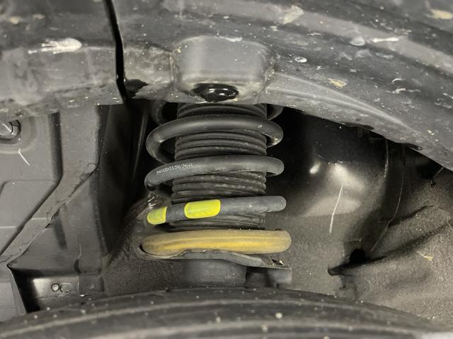 キックス Ｘ　純正９インチナビ　全方位カメラ　プロパイロット　衝突軽減ブレーキ　車線逸脱防止支援　踏み間違い衝突防止アシスト　２トーンカラー　ルーフレール　革巻きステアリング　電動パーキングブレーキ　前後ソナー（75枚目）