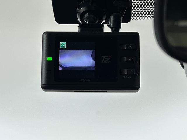 ヴォクシー ハイブリッドZS 煌III トヨタセーフティセンス 純正10型ナビ 純正フリップダウンモニター 両側電動スライドドア ハーフレザーシート シートヒーター ETC ドライブレコーダー コーナーセンサー プッシュスタートボタン(5枚目)