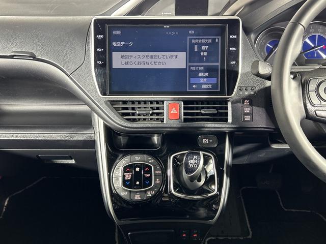 ヴォクシー ハイブリッドZS 煌III トヨタセーフティセンス 純正10型ナビ 純正フリップダウンモニター 両側電動スライドドア ハーフレザーシート シートヒーター ETC ドライブレコーダー コーナーセンサー プッシュスタートボタン(11枚目)