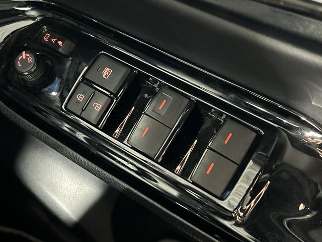 ヴォクシー ハイブリッドZS 煌III トヨタセーフティセンス 純正10型ナビ 純正フリップダウンモニター 両側電動スライドドア ハーフレザーシート シートヒーター ETC ドライブレコーダー コーナーセンサー プッシュスタートボタン(37枚目)