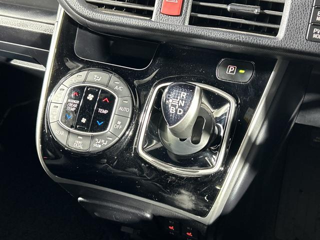 ヴォクシー ハイブリッドZS 煌III トヨタセーフティセンス 純正10型ナビ 純正フリップダウンモニター 両側電動スライドドア ハーフレザーシート シートヒーター ETC ドライブレコーダー コーナーセンサー プッシュスタートボタン(41枚目)