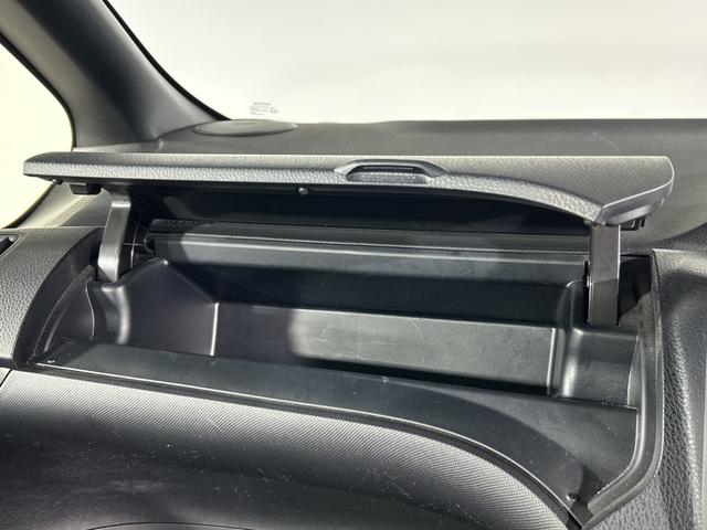 ヴォクシー ハイブリッドZS 煌III トヨタセーフティセンス 純正10型ナビ 純正フリップダウンモニター 両側電動スライドドア ハーフレザーシート シートヒーター ETC ドライブレコーダー コーナーセンサー プッシュスタートボタン(48枚目)